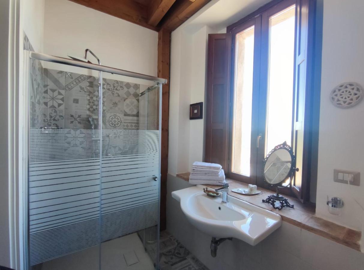 Palazzo Laureano - Dimora Storica Hotel Tricarico Ngoại thất bức ảnh